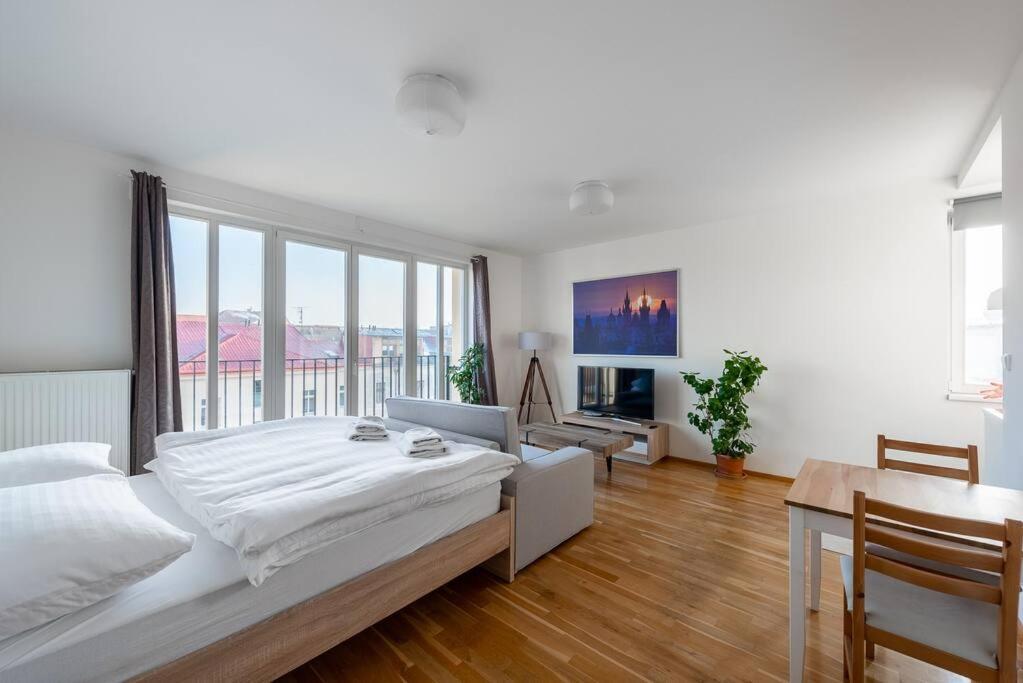 Sunny Safron Apartment Prag Dış mekan fotoğraf