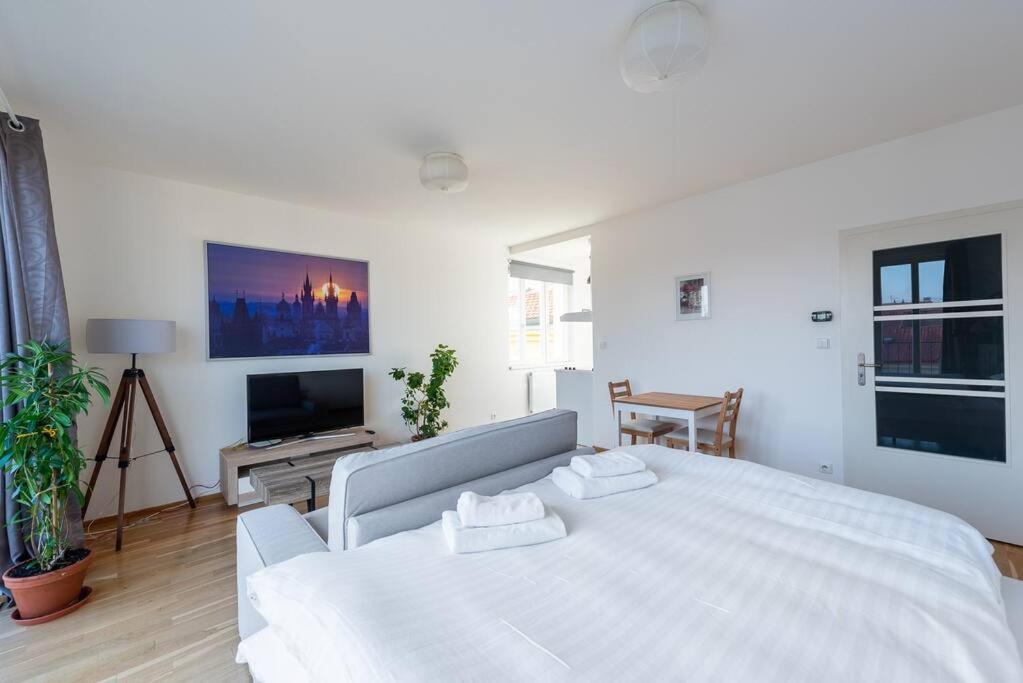 Sunny Safron Apartment Prag Dış mekan fotoğraf